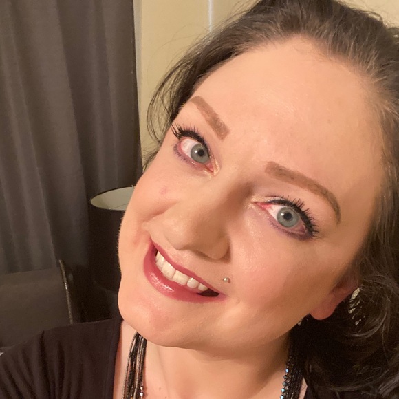 Meet your Posher, Shellie - Picture 3 of 4